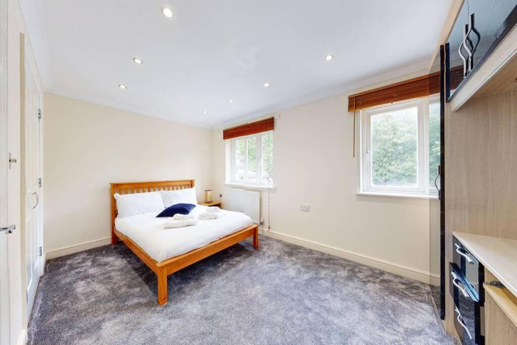 Super 2 Bed House With Privategarden London Eksteriør billede