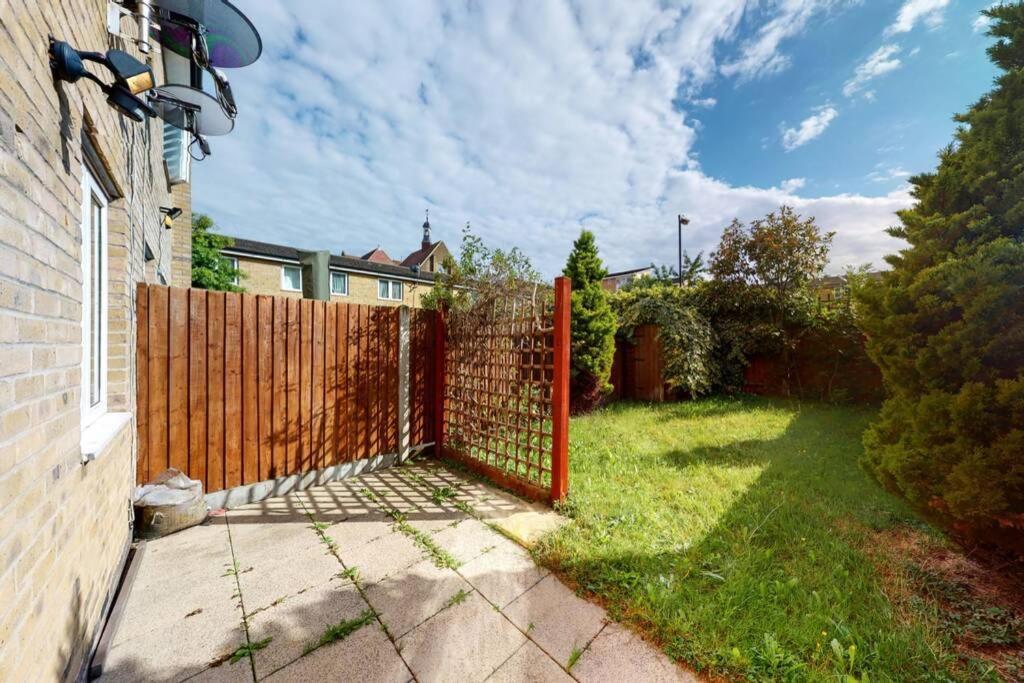 Super 2 Bed House With Privategarden London Eksteriør billede